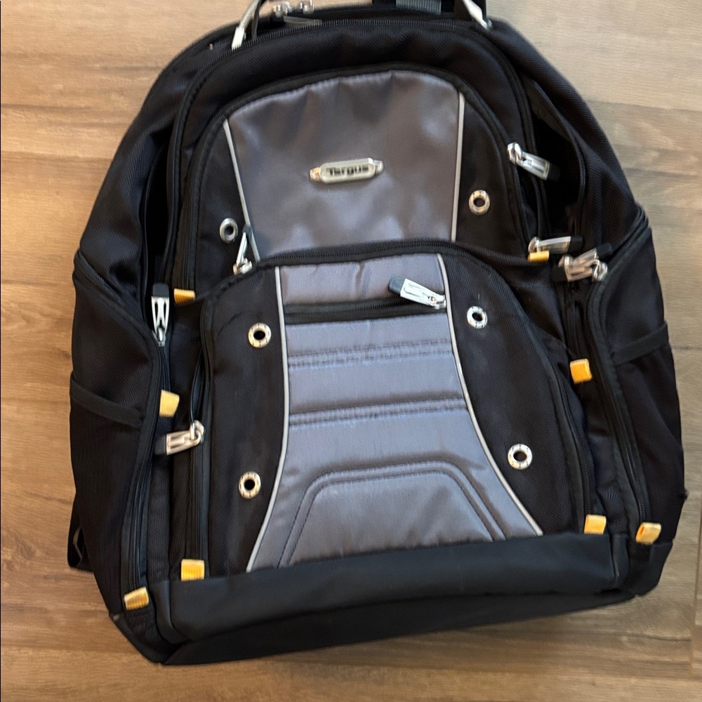 Targus Black and Gray Backpack with Yellow Highlights
